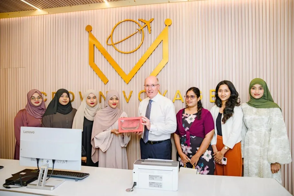 Australian High Commissioner Visits Crown Voyages Outlet in Kulhudhuffushi City