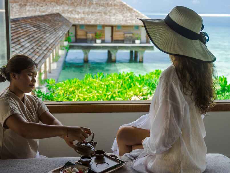 Hurawalhi Island Resort - Photo 11