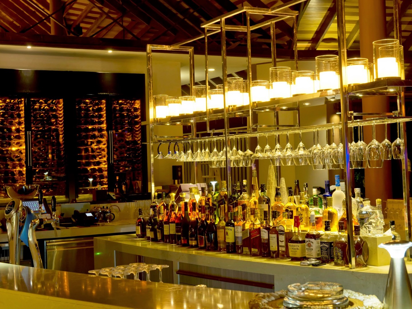 Meeru Bar and Grill
