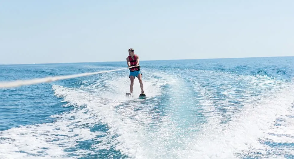 Waterskiing, Wake & Kneeboarding