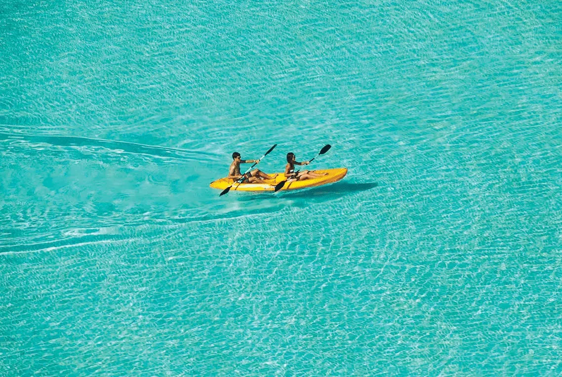 KAYAKS