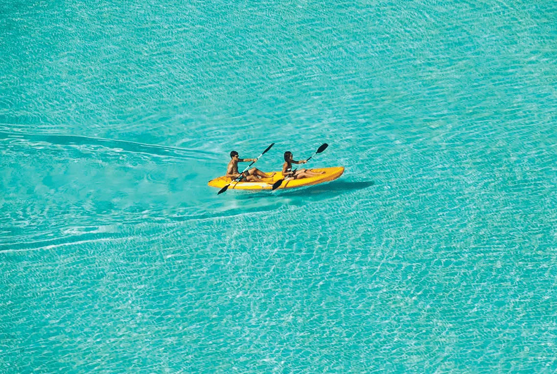 KAYAKS