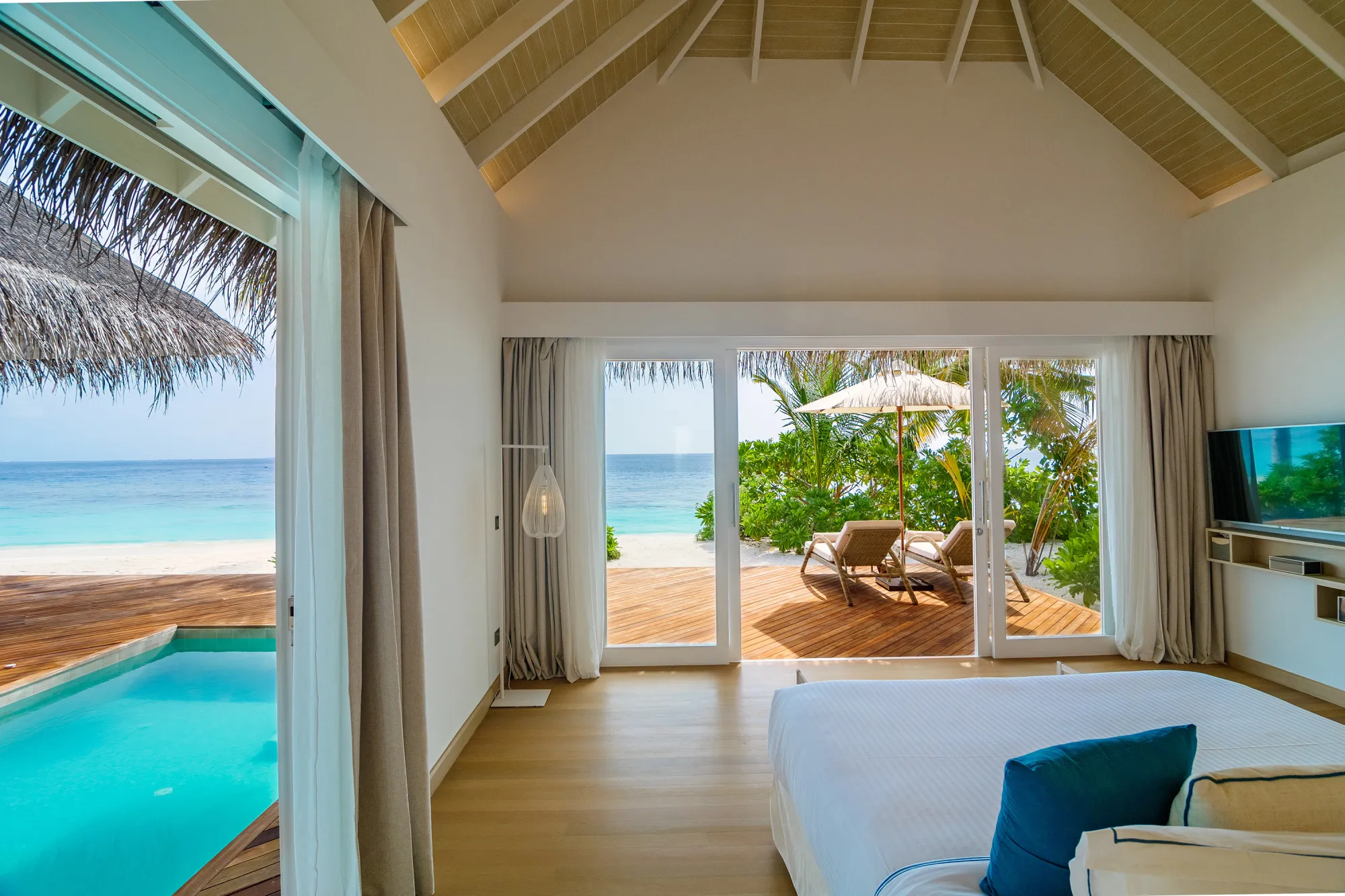 Deluxe Beach Suites with Pool - Photo 1