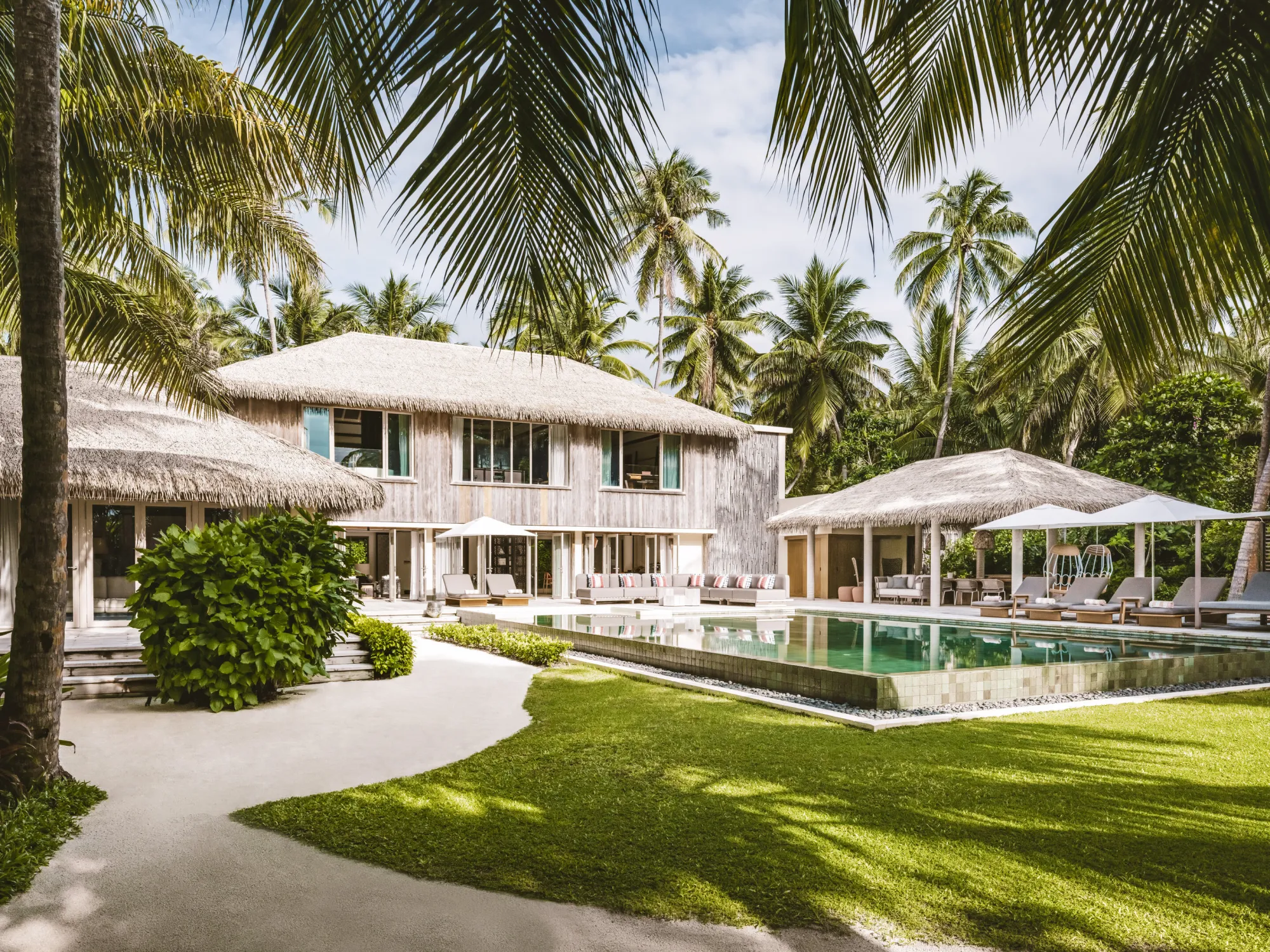 Three Bedroom Royal Beachfront Pool Residence - Photo 1
