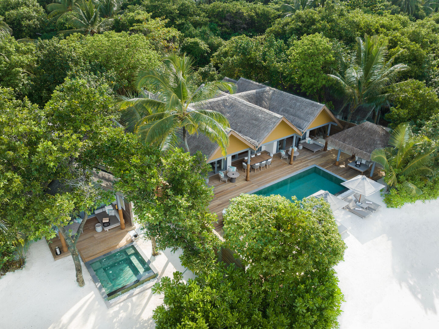 Three Bedroom Beach Pool Residence - Photo 1