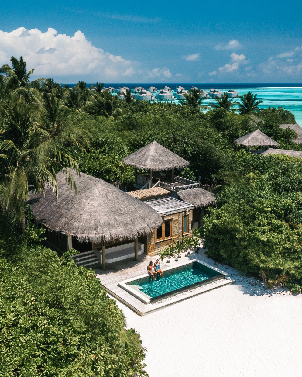 Family Lagoon Beach Villa with Pool - Photo 1